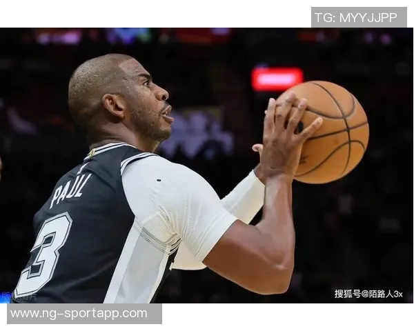 保罗现身赌城观看马刺与雷霆NBA杯半决赛引发关注 保罗现身赌城观看马刺与雷霆NBA杯半决赛引发关注