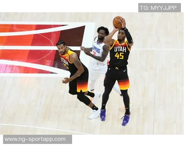 米切尔半场三分火力全开5投5中轻松拿下15分助球队争胜