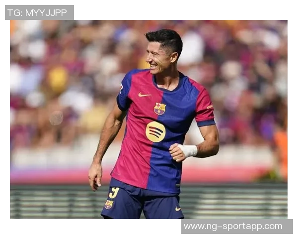 弗里克称赞莱万状态出众或许只有C罗能比肩 弗里克称赞莱万状态出众或许只有C罗能比肩