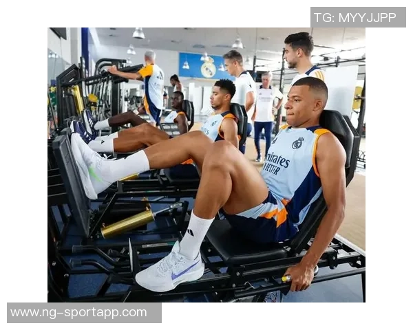 卡瓦哈尔伤后首次回归皇马合练姆巴佩继续专注恢复训练 卡瓦哈尔伤后首次回归皇马合练姆巴佩继续专注恢复训练